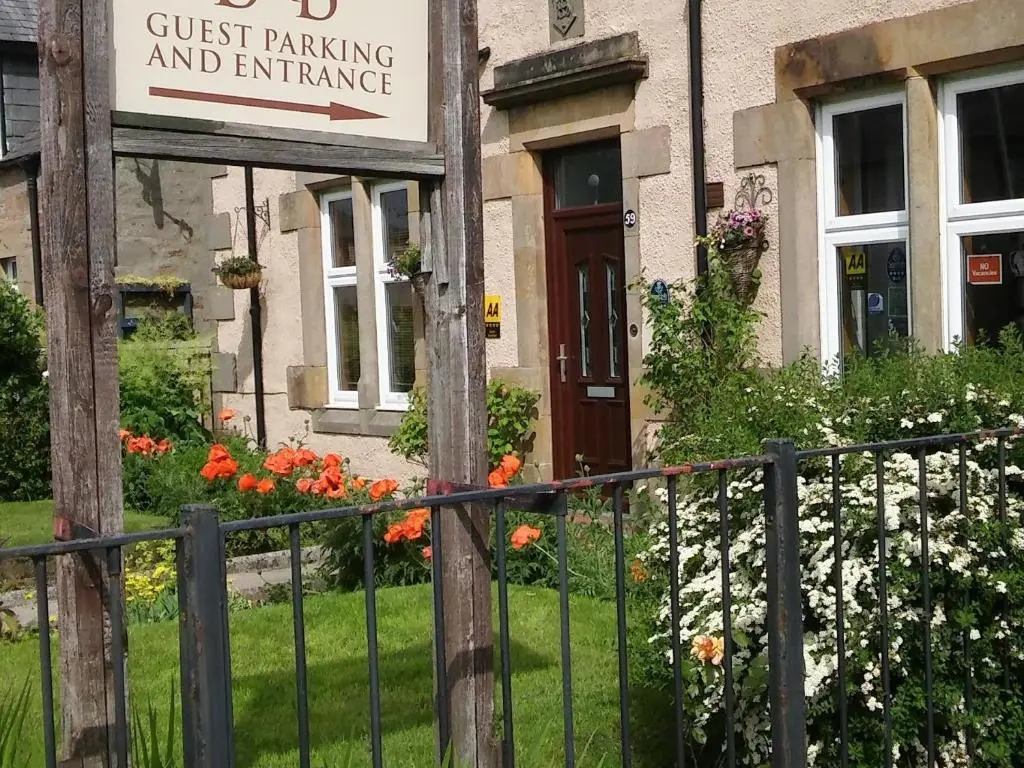 a sign for a guest parking and entrance in front of a house at Heathcote B&B in Inverness