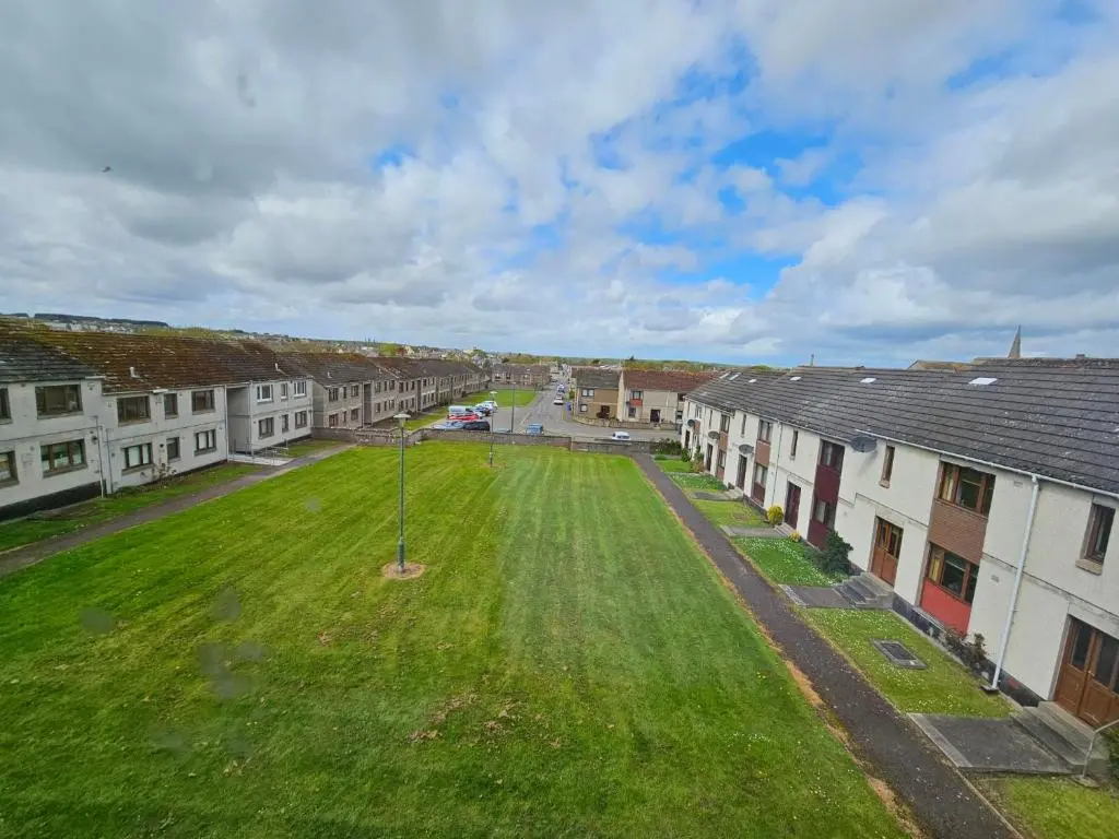 an aerial view of a yard in a town with houses at NO 40 - 3 bed all with smart tv FULLY FITTED KITCHEN, Spacious living accommodation, FREE PARKING - ideal for TRADES, reduction for LONG STAYS part of Langley Cottages and Apartments in Wick