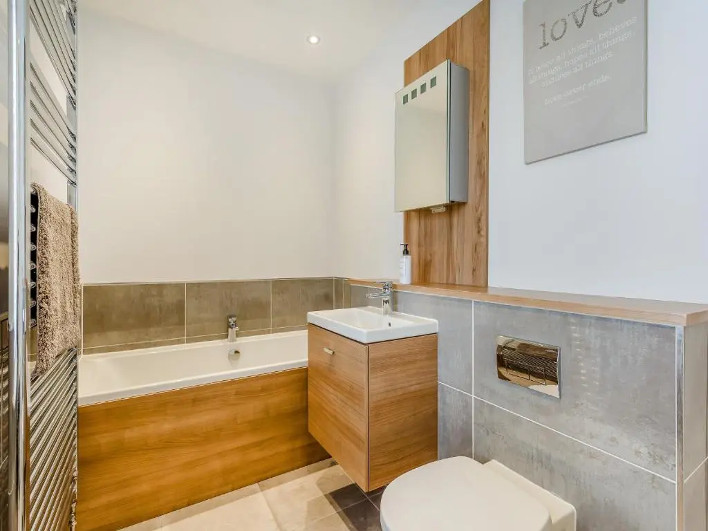 a bathroom with a toilet and a sink and a tub at One The Loan in Croy