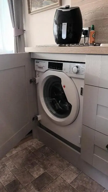 a washing machine with a pot on top of it at Binka - Luxury 40 x 14ft Lodge in Tain