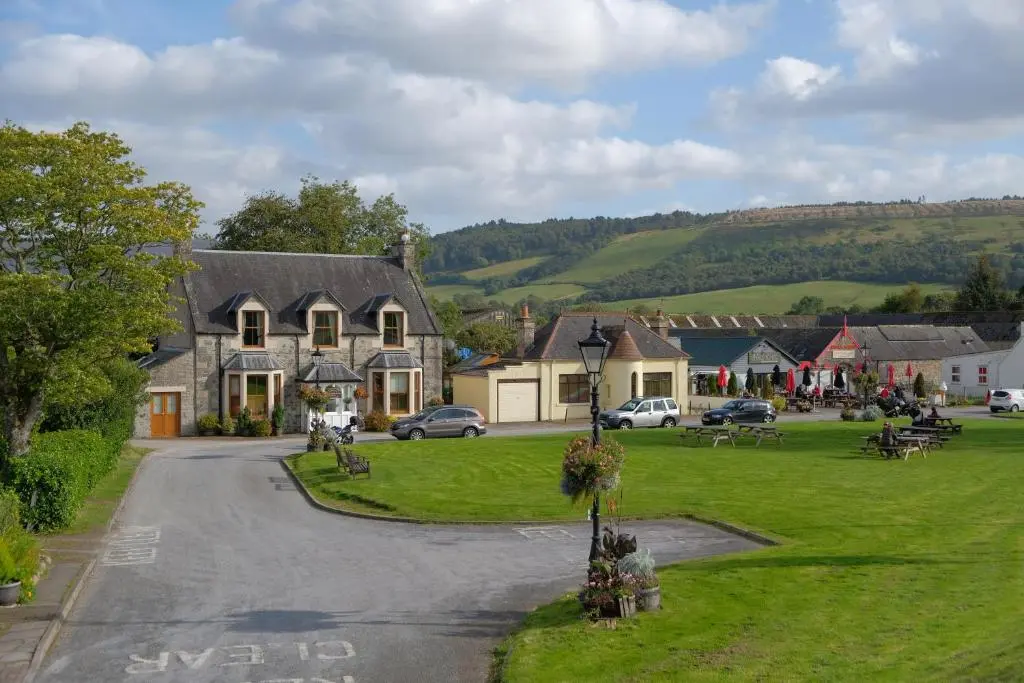 a village with a house and a green field at Morlea Bed & Breakfast in Drumnadrochit