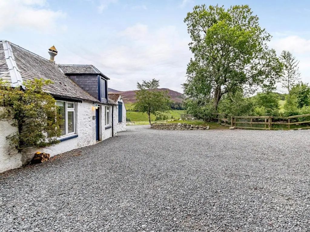 an image of a house with a gravel driveway at 1 Bed in Blacklunans CA361 in Cray