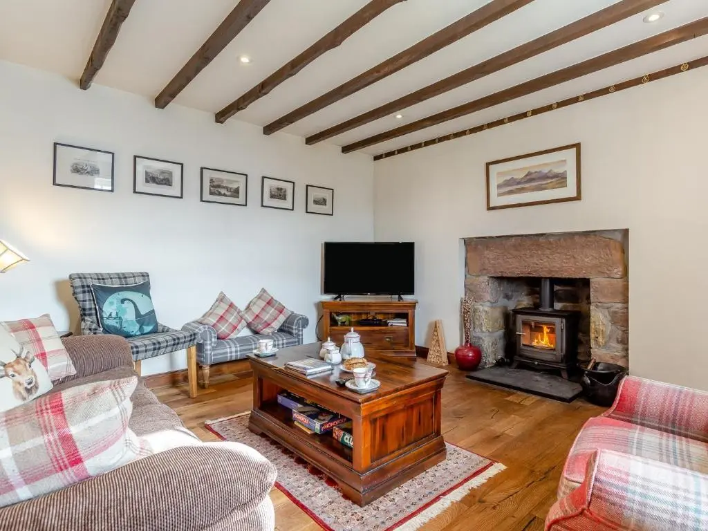 a living room with a tv and a fireplace at 2 bed in Loch Ness CA315 in Drumnadrochit