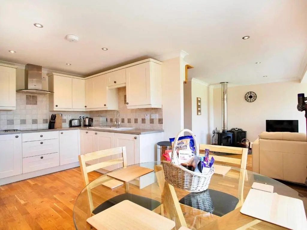a kitchen with a glass table and chairs in a kitchen at 2 Bed in Ardross oc-ca384 in Stittenham