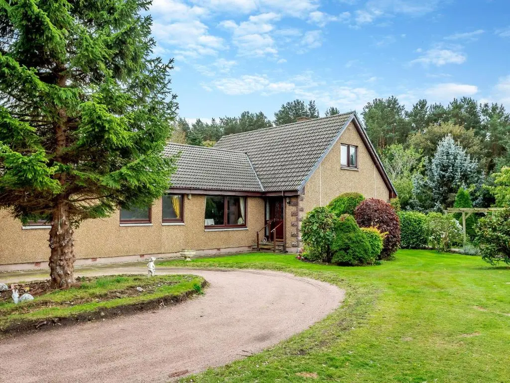 a house with a driveway in front of it at Drummond House Uk42979 in Brackley