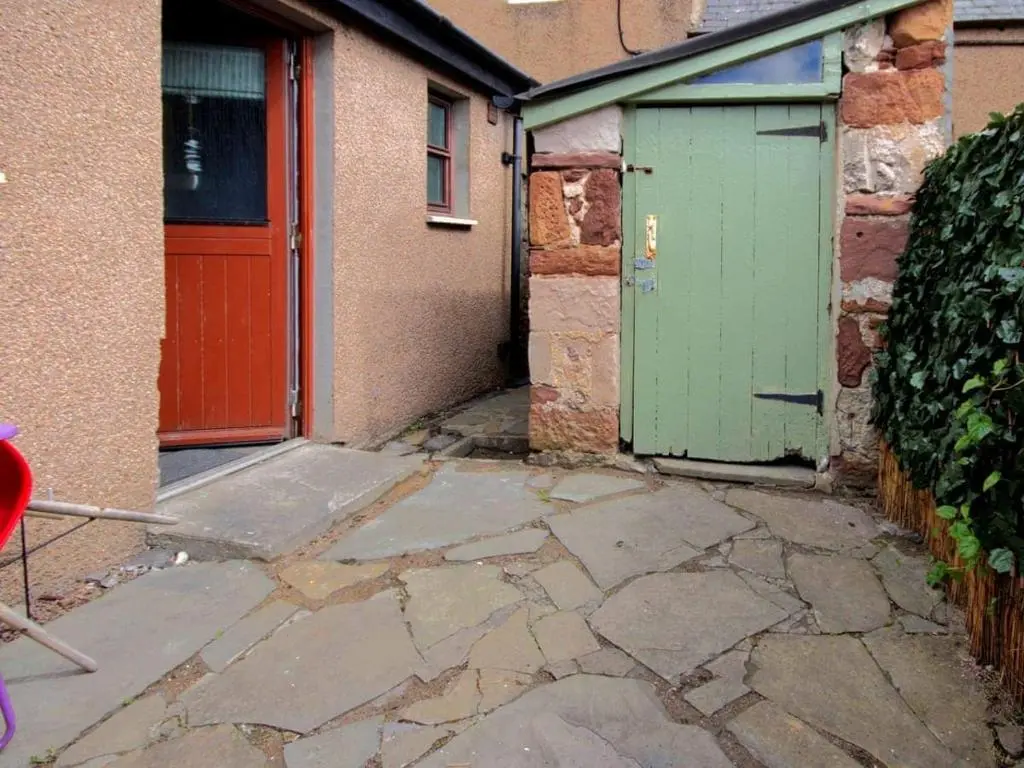 a building with a green door and a red door at Anvil House, Golspie in Golspie