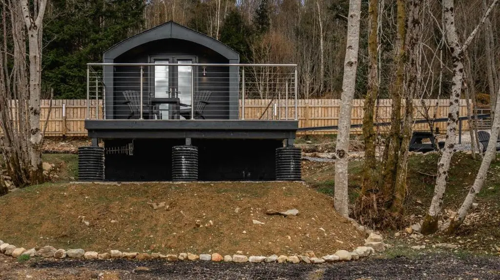 a small building in the middle of a yard at Nessie Pod in Fort Augustus