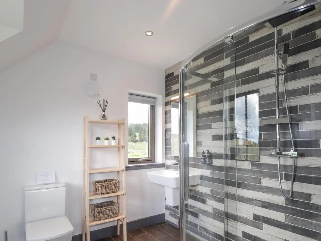a bathroom with a sink and a shower at Ben Luna Lodge in Inverness