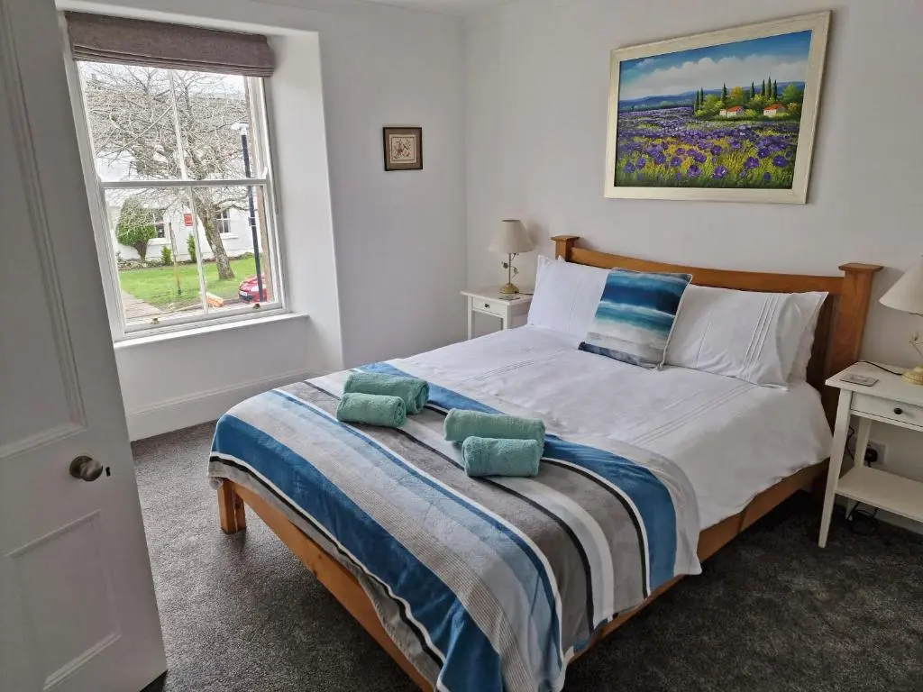 a bedroom with a bed and a window at House - Sleeps 8 - Pets Ok - Parking in Ullapool