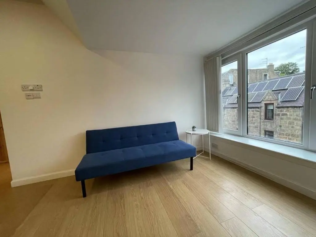 a blue bench in a room with a window at Sunshine three bedrooms Apartment in Insch