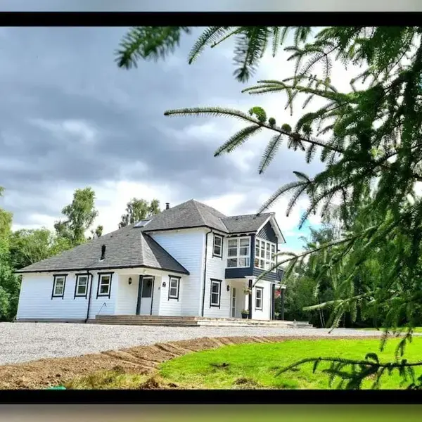 Heath House Loch Ness