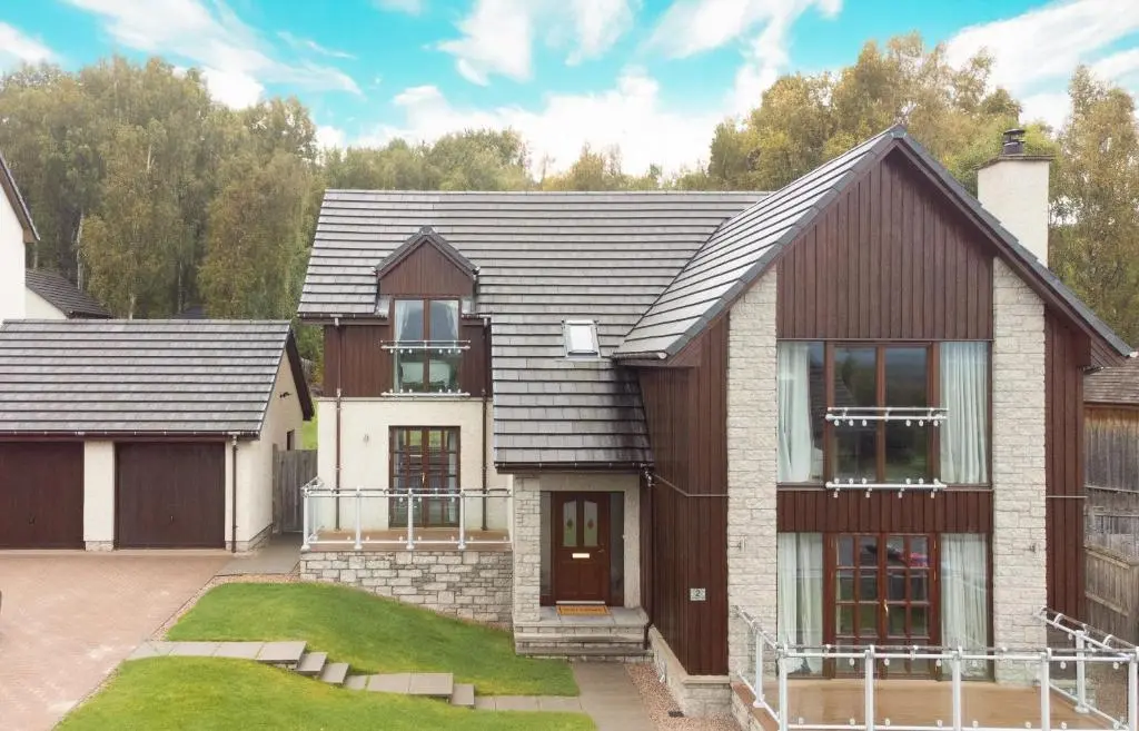 a house with a gambrel roof at Lairig Ghru Lodge in Aviemore