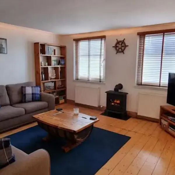 Beautiful 3 bedroom house short walk from the beach
