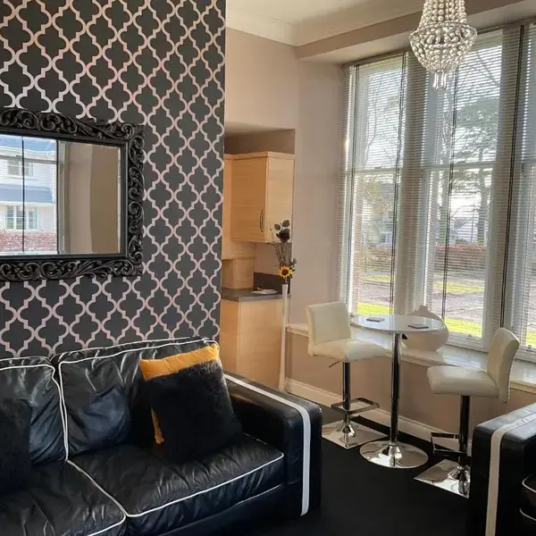 Junique Modern Ground Floor Apartment - 2 bedrooms