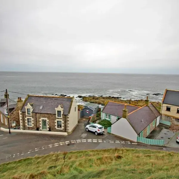 Findochty Beach house - Private Garden-BeachFront