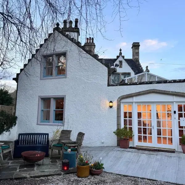 19th century 5-bedroom villa with free private parking