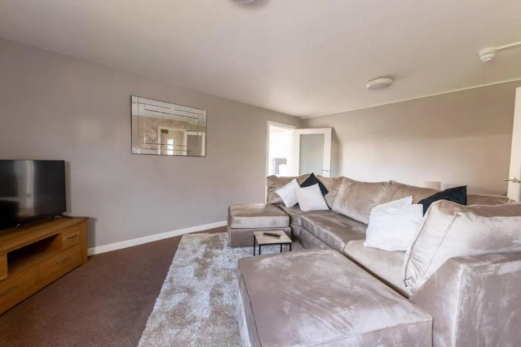 a living room with a couch and a flat screen tv at THE KEMPS 7bed 6 bathroom PARKING for 3 vehicles Ideal for contractors Next to LIDLE part of Langleycottageandapartments portfolio REDUCTION FOR LONG STAYS in Inverness