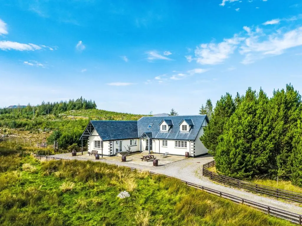 an aerial view of a white house with a blue roof at Holiday Home Mountain View Lodge by Interhome in Whitebridge
