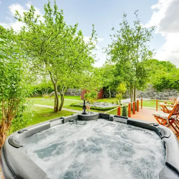 The Garden Cottage with Hot Tub