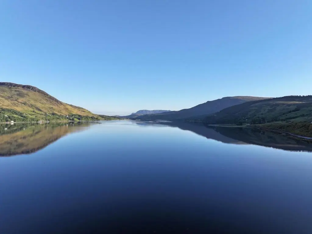 a view of a lake with mountains in the background at Lochend Pods - Cl\u00ec Pod in Inverlael