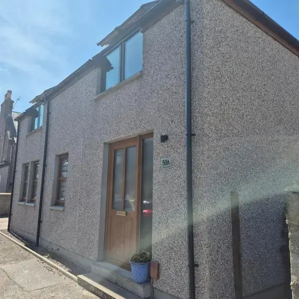 2 Bed House - free parking