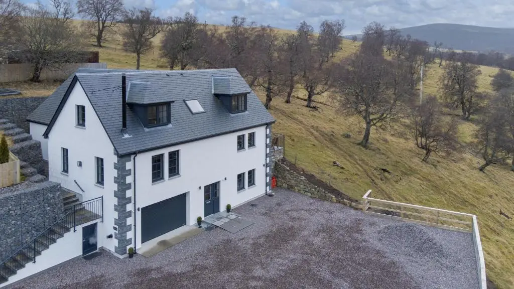 an aerial view of a white house at Glenview in Tomatin