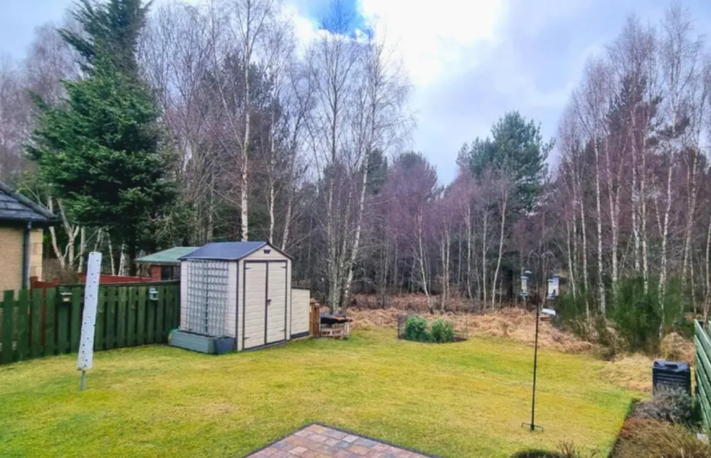 a small greenhouse in the yard of a backyard at 6 Carn Dearg House in Aviemore