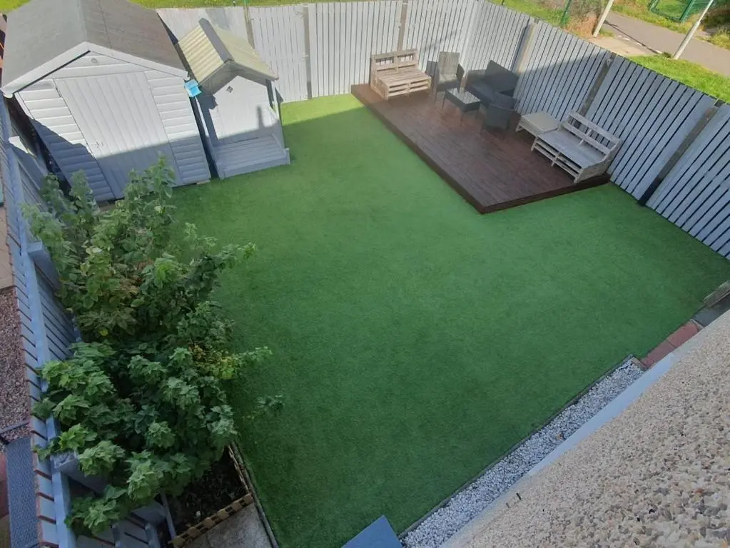 an overhead view of a backyard with a green lawn at Highland Breeze Inverness in Inverness