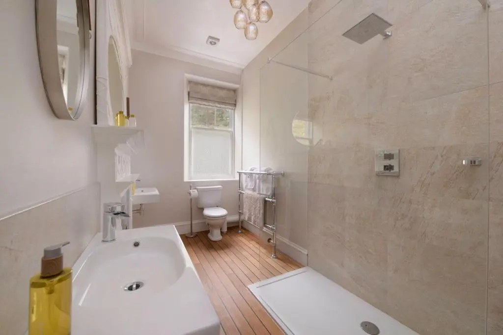 a bathroom with a tub and a toilet and a sink at Lys-Na-Greyne Country House in Aboyne
