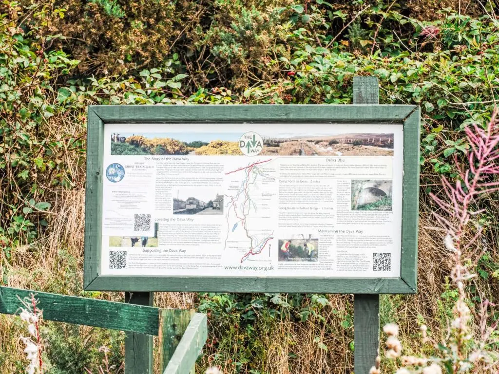 a sign on the side of a trail at Apartment Varis Haven by Interhome in Forres
