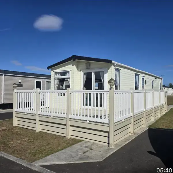Spacious Modern Seaside Caravan