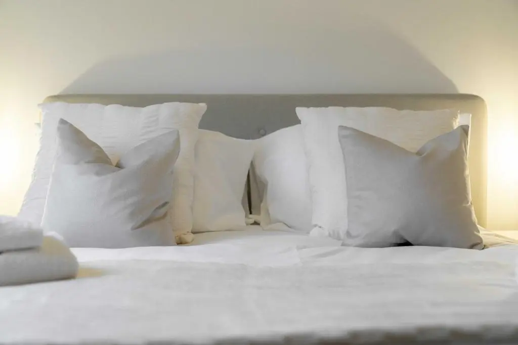 a white bed with white pillows on it at King Cosy 2 Bedroom Apartment - Inverness in Inverness