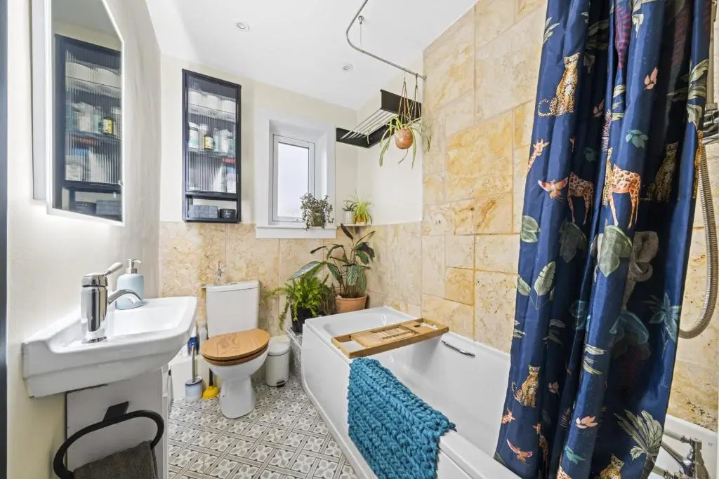 a bathroom with a tub and a toilet and a sink at Beinn View 3 Bedroom House - Sea View - Ardersier in Ardersier