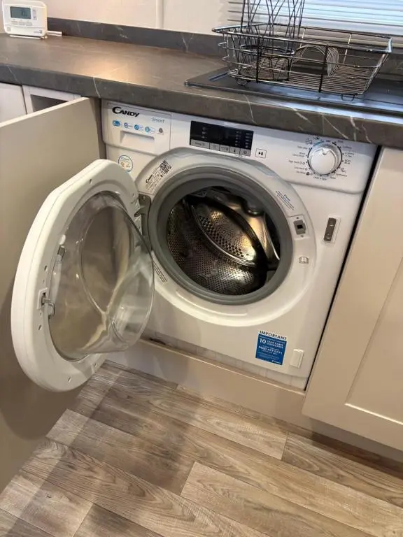 a washer and dryer with a washing machine in a kitchen at Sunset villa in Lossiemouth