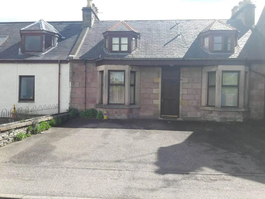 a house with a driveway in front of it at Flat 3/2 Murray Place Haugh Rd Inverness IV2 4SH in Inverness