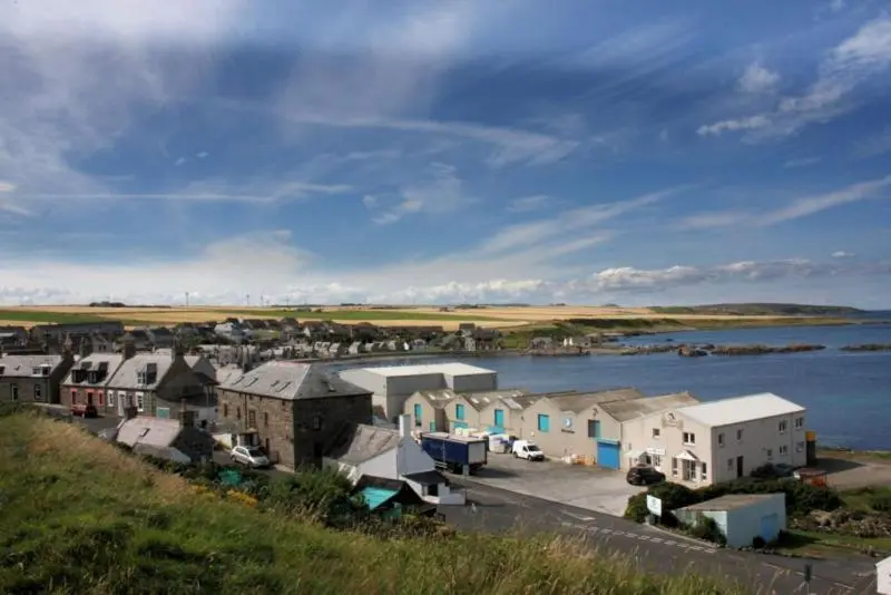 a small town next to a body of water at Belvedere Holiday Home in Whitehills