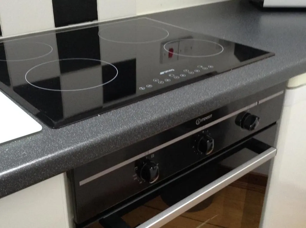 a black stove top oven in a kitchen at North End The Cottage in Nairn