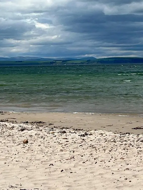a sandy beach with the ocean in the background at Sunny Brae Bed & Breakfast in Nairn