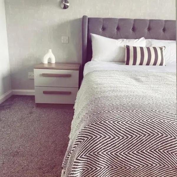 Malva - Modern 2 Bedroom Bungalow in Wick Sleeps 4 with private parking - NC500 Route