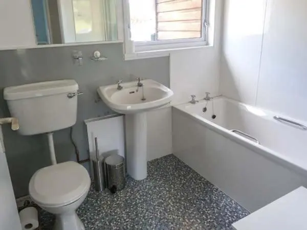 a bathroom with a toilet and a sink and a tub at Fronthill in Newtonmore