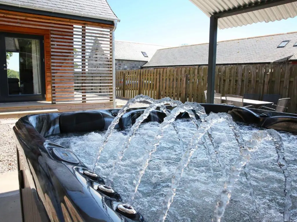 a hot tub with water coming out of it at Nef-Stedi in Kirktown of Bourtie