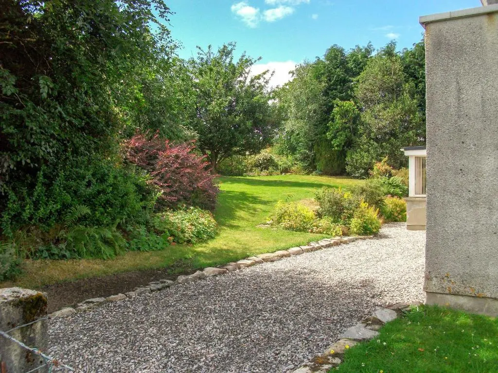 a garden with a gravel driveway at Lower Brae in Achnahanat