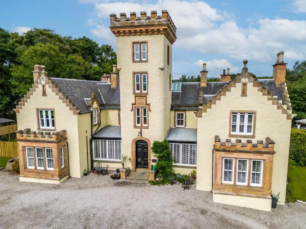 an estate with a large house at The \u2018Servants Quarters@Delny House\u2019 in Invergordon