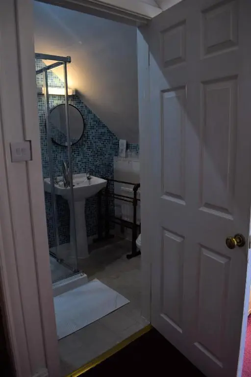 a bathroom with a sink and a mirror at Glenan Lodge Self Catering in Tomatin