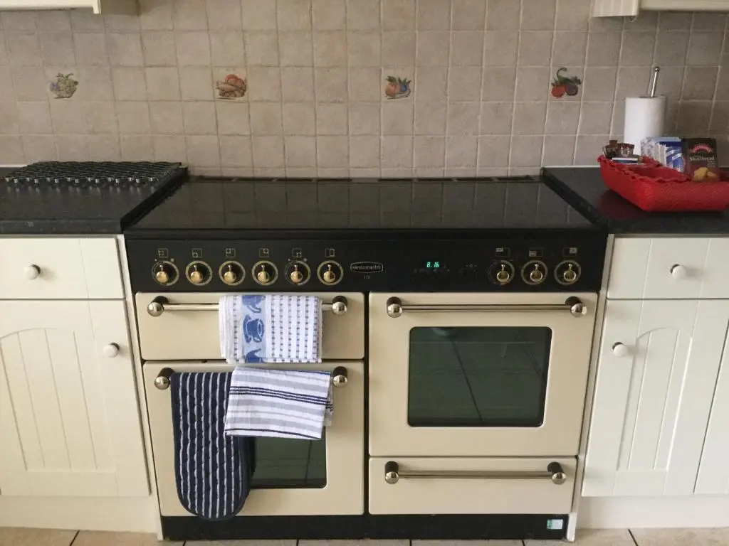 a kitchen with an oven with a black counter top at New Cottage 3 Bedroom Free Parking in Inverness