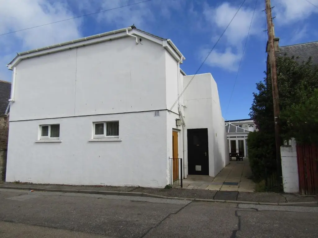 a white building on the side of a street at The Red Lion Tavern in Fochabers