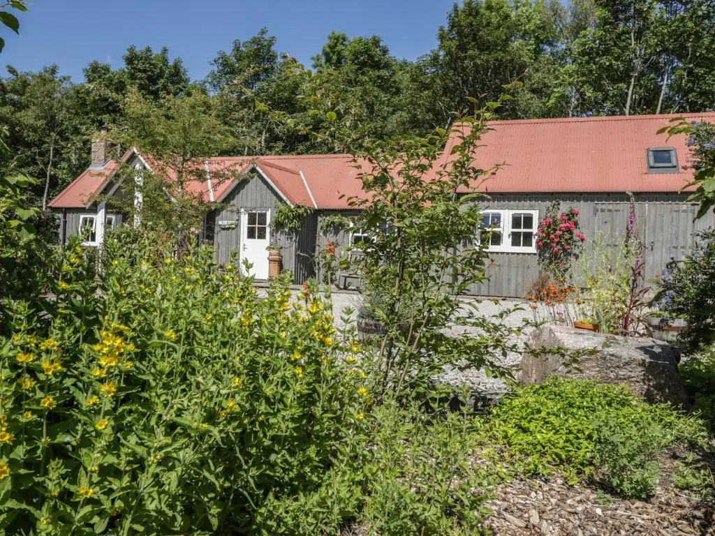 an old house in the middle of a garden at Drumhead Bothy in Banchory