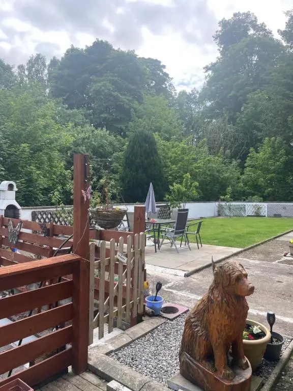 a statue of a dog sitting in a yard at Charleston Apartment One Bedroom sleeping 2 in Inverness