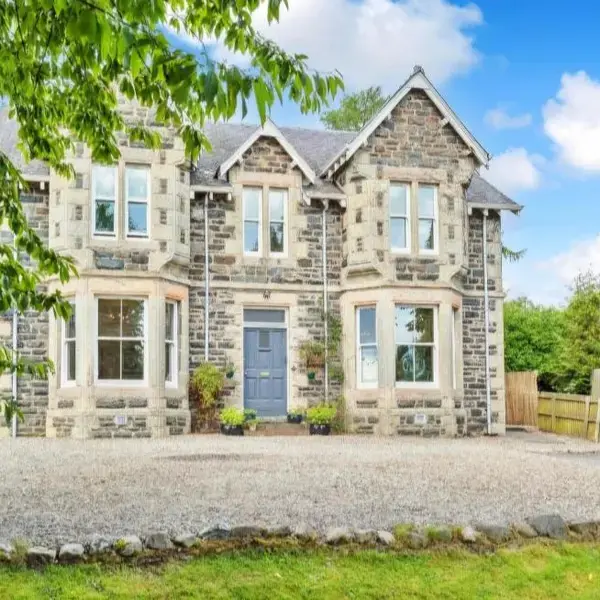 Kinnaird Country House with Hot Tub