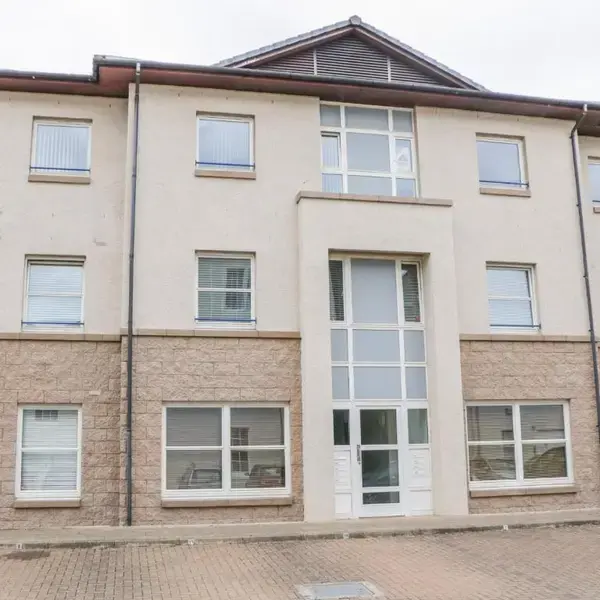 7 Riverside Gardens